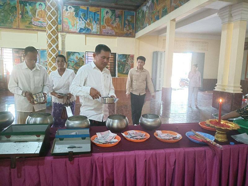 ស.អ.ក ខេត្តព្រះសីហនុ នាំយកថវិកាបេឡាមរណសង្គ្រោះជូនគ្រួសារសពអតីតយុទ្ធជន២ គ្រួសារ - Image 3