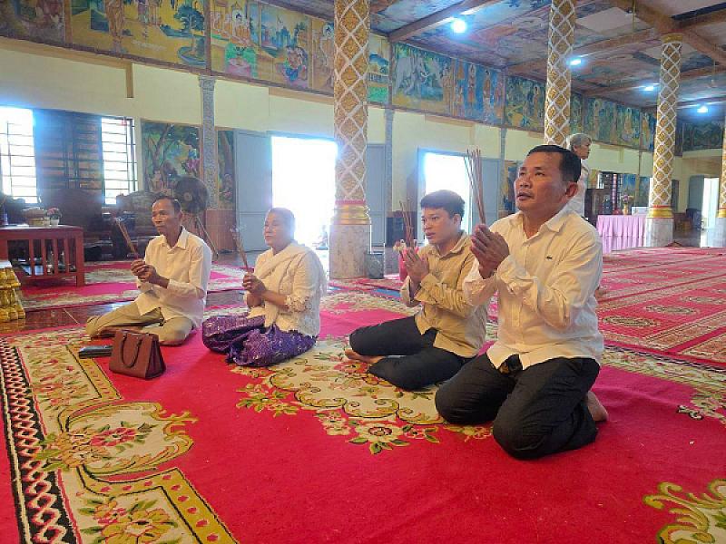 ស.អ.ក ខេត្តព្រះសីហនុ នាំយកថវិកាបេឡាមរណសង្គ្រោះជូនគ្រួសារសពអតីតយុទ្ធជន២ គ្រួសារ - Image 4