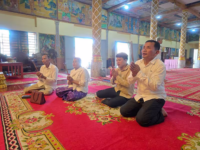 ស.អ.ក ខេត្តព្រះសីហនុ នាំយកថវិកាបេឡាមរណសង្គ្រោះជូនគ្រួសារសពអតីតយុទ្ធជន២ គ្រួសារ - Image 4