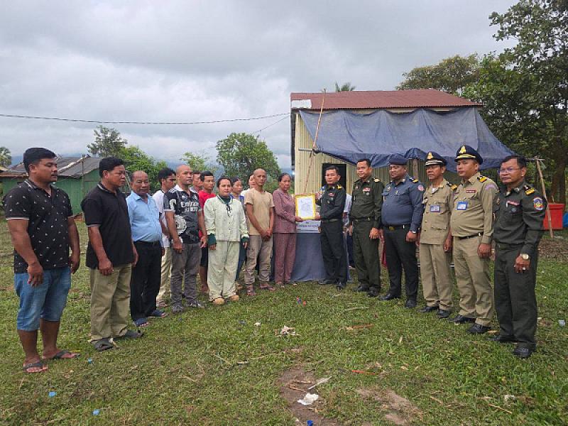 ស.អ.ក ខេត្តព្រះសីហនុ នាំយកថវិកាបេឡាមរណសង្គ្រោះជូនគ្រួសារសពអតីតយុទ្ធជន២ គ្រួសារ - Image 5