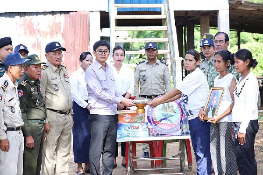 ស.អ.ក ខេត្តកណ្តាល នាំយកថវិកាបេឡាមរណសង្គ្រោះជូនដល់គ្រួសារសពអតីតយុទ្ធជនមួយគ្រួសារ - Image 2