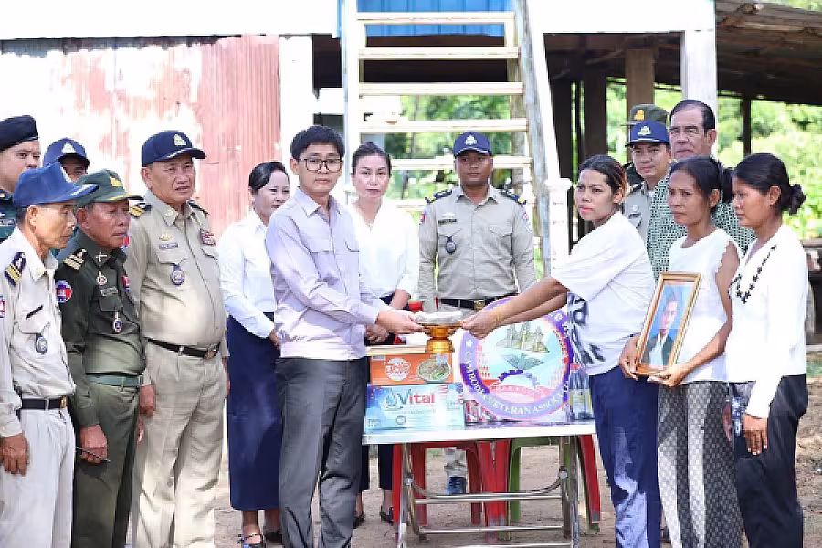 ស.អ.ក ខេត្តកណ្តាល នាំយកថវិកាបេឡាមរណសង្គ្រោះជូនដល់គ្រួសារសពអតីតយុទ្ធជនមួយគ្រួសារ - Image 2