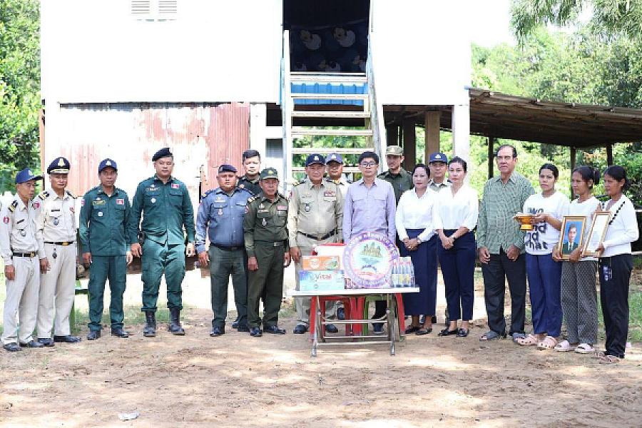 ស.អ.ក ខេត្តកណ្តាល នាំយកថវិកាបេឡាមរណសង្គ្រោះជូនដល់គ្រួសារសពអតីតយុទ្ធជនមួយគ្រួសារ - Image 4