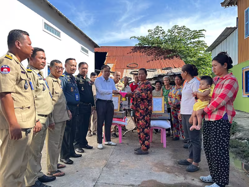 ស.អ.ក ខេត្តតាកែវ នាំយកថវិកាបេឡាមរណសង្រ្គោះជូនគ្រួសារសពអតីតយុទ្ធជនចំនួន ៦គ្រួសារ  - Image 5