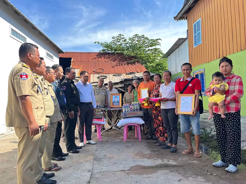 ស.អ.ក ខេត្តតាកែវ នាំយកថវិកាបេឡាមរណសង្រ្គោះជូនគ្រួសារសពអតីតយុទ្ធជនចំនួន ៦គ្រួសារ  - Image 6