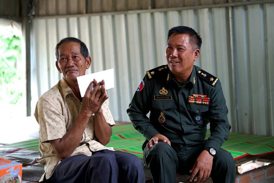 អតីតយុទ្ធជនពិការ សុខ កាន ទទួលបានផ្ទះថ្មី ជីវិតថ្មី ក្រោមការឧបត្ថម្ភពីរាជរដ្ឋាភិបាល - Image 5