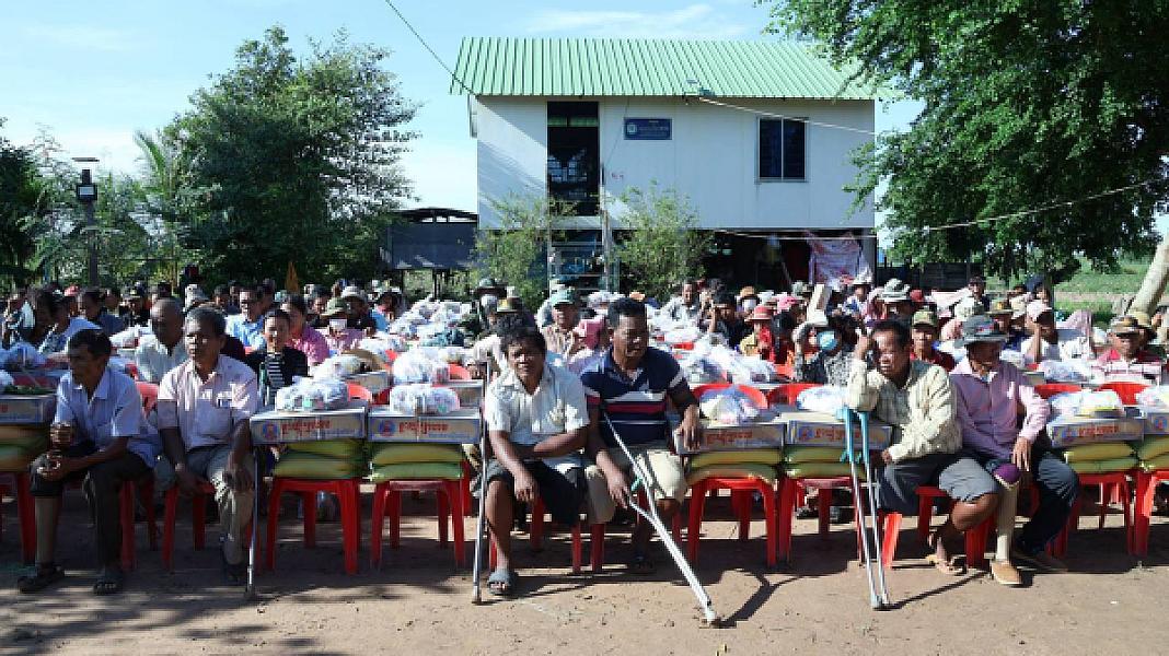 គ្រួសារអតីតយុទ្ធជនក្នុងខេត្តកំពង់ធំ ចំនួន ២០៦គ្រួសារ ទទួលបានអំណោយដ៏ថ្លៃថ្លាពីសម្ដេចទាំងទ្វេ - Image 4