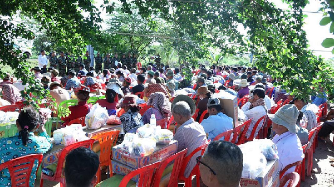 គ្រួសារអតីតយុទ្ធជនក្នុងខេត្តកំពង់ធំ ចំនួន ២០៦គ្រួសារ ទទួលបានអំណោយដ៏ថ្លៃថ្លាពីសម្ដេចទាំងទ្វេ - Image 5