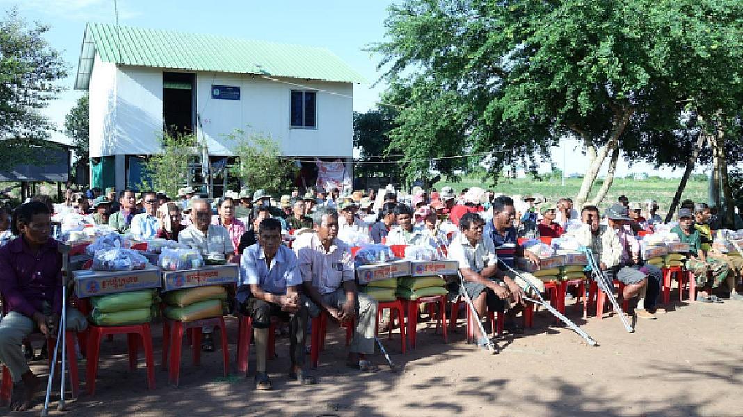 គ្រួសារអតីតយុទ្ធជនក្នុងខេត្តកំពង់ធំ ចំនួន ២០៦គ្រួសារ ទទួលបានអំណោយដ៏ថ្លៃថ្លាពីសម្ដេចទាំងទ្វេ - Image 6