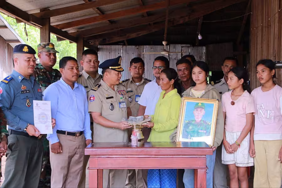 ស.អ.ក ខេត្តឧត្ដរមានជ័យ នាំយកថវិកាបេឡាមរណសង្គ្រោះជូនដល់គ្រួសារសពអតីតយុទ្ធជនចំនួន ២គ្រួសារ - Image 4