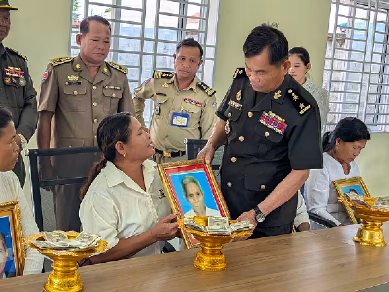 ស.អ.ក ខេត្តកំពង់ឆ្នាំង ប្រគល់ថវិកាបេឡាមរណសង្គ្រោះជូនដល់គ្រួសារសពអតីតយុទ្ធជនចំនួន ៤គ្រួសារ  - Image 3