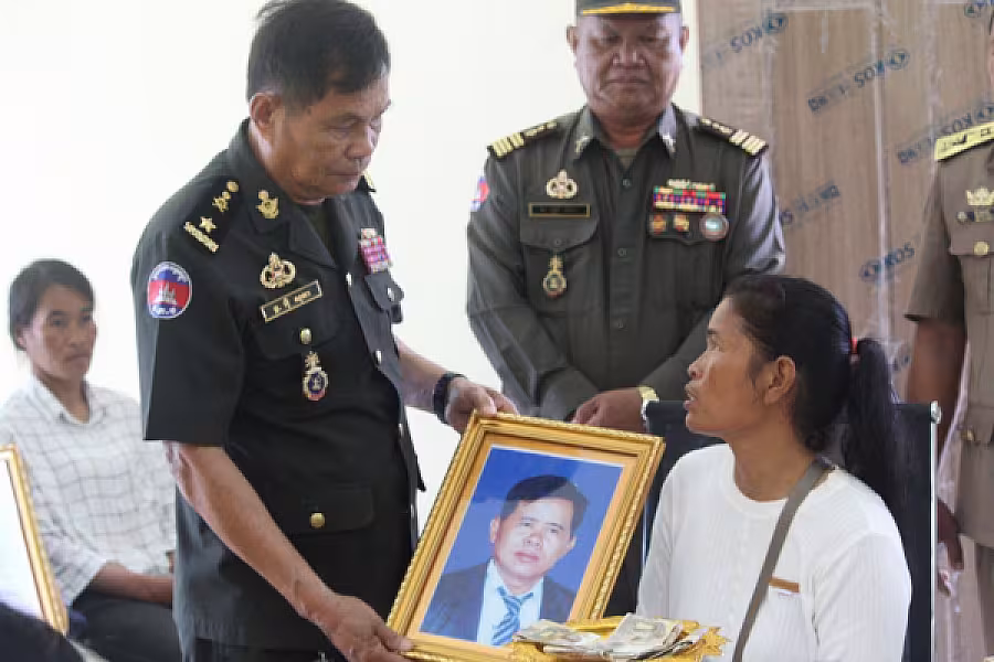 ស.អ.ក ខេត្តកំពង់ឆ្នាំង ប្រគល់ថវិកាបេឡាមរណសង្គ្រោះជូនដល់គ្រួសារសពអតីតយុទ្ធជនចំនួន ៤គ្រួសារ  - Image 4