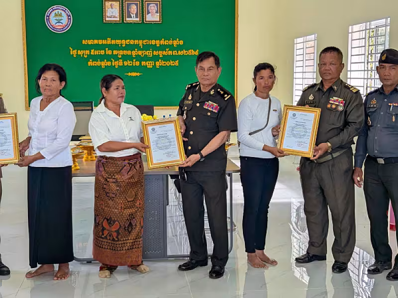 ស.អ.ក ខេត្តកំពង់ឆ្នាំង ប្រគល់ថវិកាបេឡាមរណសង្គ្រោះជូនដល់គ្រួសារសពអតីតយុទ្ធជនចំនួន ៤គ្រួសារ  - Image 5