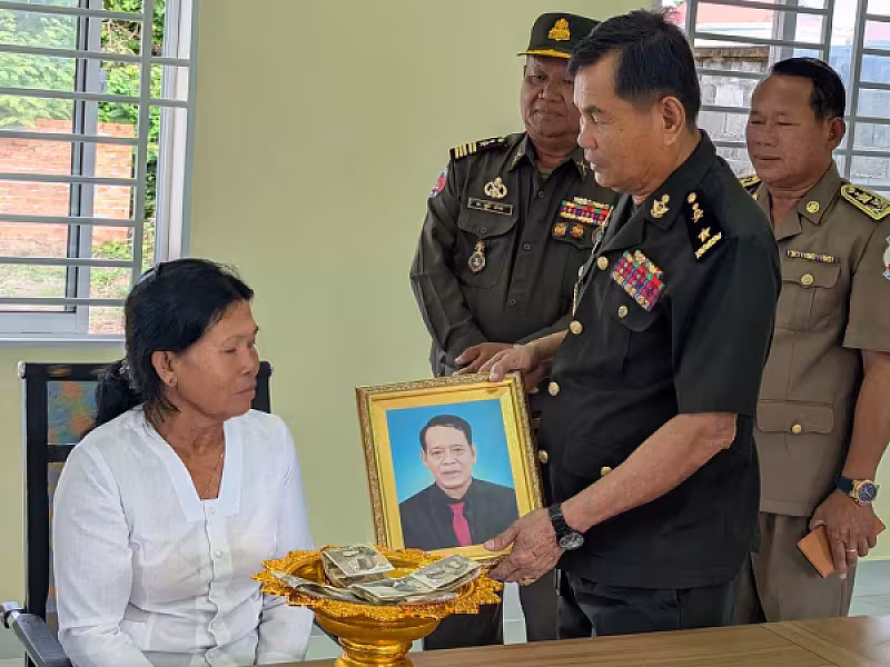 ស.អ.ក ខេត្តកំពង់ឆ្នាំង ប្រគល់ថវិកាបេឡាមរណសង្គ្រោះជូនដល់គ្រួសារសពអតីតយុទ្ធជនចំនួន ៤គ្រួសារ  - Image 6