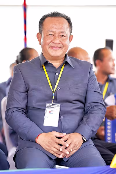 ឯកឧត្តម សោម ពិសិដ្ឋ អភិបាល នៃគណៈអភិបាលខេត្តកែប ចូលរួមឧបត្ថម្ភថវិកា ៥០០០ដុល្លារ ដើម្បីរៀបចំមហាសន្និបាតវិសាមញ្ញទូទាំងប្រទេស តំណាងសមាគមអតីតយុទ្ធជកម្ពុជា