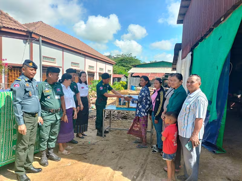 ស.អ.ក ខេត្តបន្ទាយមានជ័យ នាំយកថវិកាបេឡាមរណសង្គ្រោះជូនដល់គ្រួសារសពអតីតយុទ្ធជនចំនួន ២គ្រួសារ - Image 5