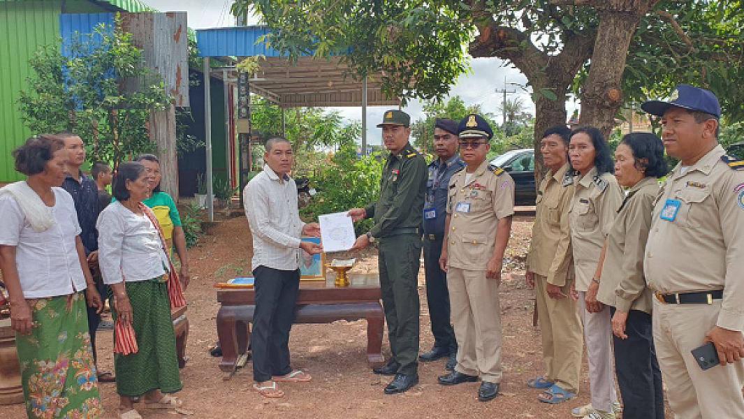 ស.អ.ក ខេត្តឧត្ដរមានជ័យ នាំយកថវិកាបេឡាមរណសង្រ្គោះប្រគល់ជូនគ្រួសារសពអតីតយុទ្ធជន ២គ្រួសារ - Image 5