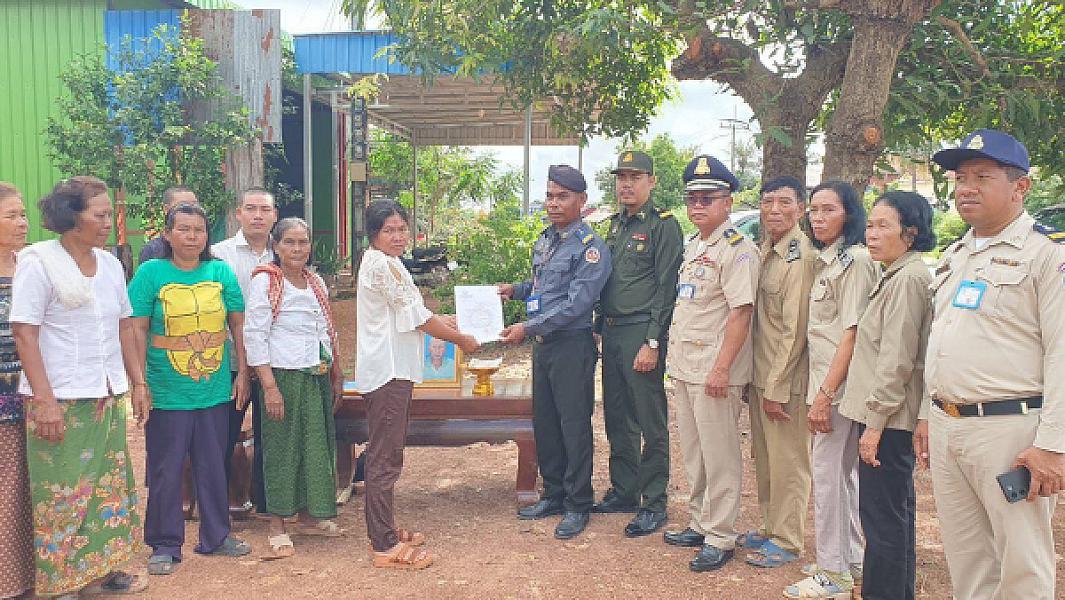 ស.អ.ក ខេត្តឧត្ដរមានជ័យ នាំយកថវិកាបេឡាមរណសង្រ្គោះប្រគល់ជូនគ្រួសារសពអតីតយុទ្ធជន ២គ្រួសារ - Image 6