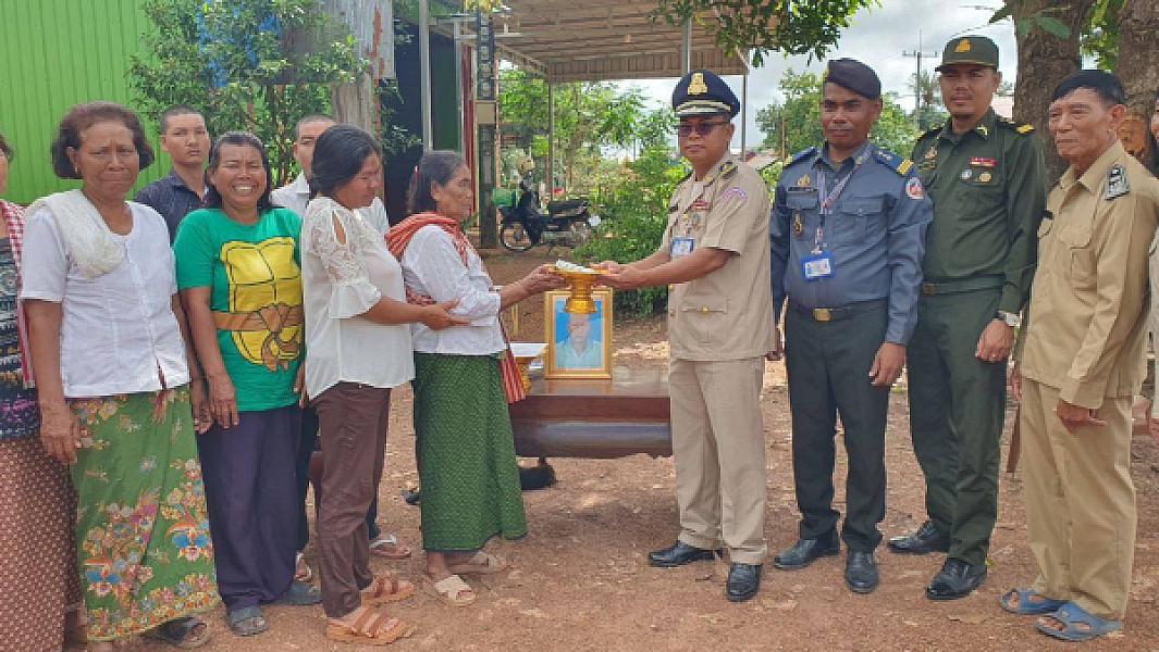 ស.អ.ក ខេត្តឧត្ដរមានជ័យ នាំយកថវិកាបេឡាមរណសង្រ្គោះប្រគល់ជូនគ្រួសារសពអតីតយុទ្ធជន ២គ្រួសារ - Image 7