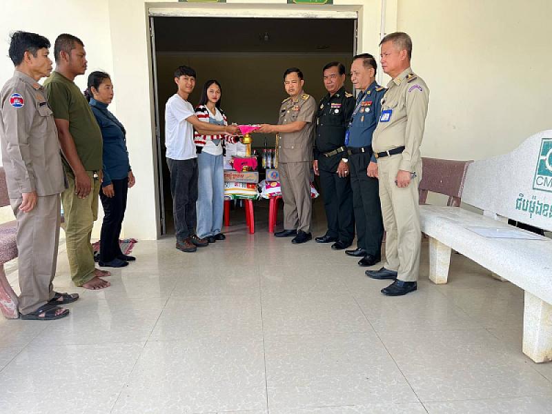 Takeo Provincial S.A.C. brings relief funds to the families of 3 deceased veterans
