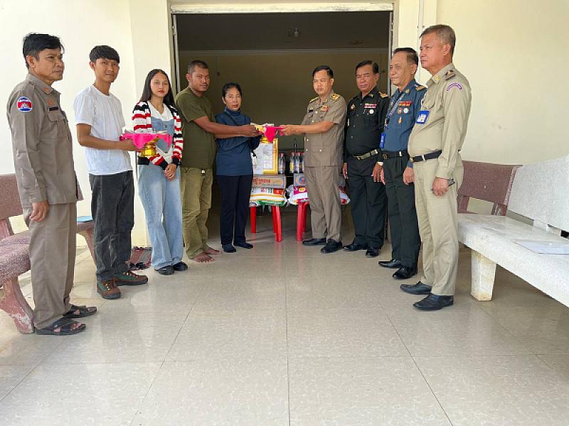 ស.អ.ក ខេត្តតាកែវ នាំយកថវិកាបេឡាមរណសង្រ្គោះជូនគ្រួសារសពអតីតយុទ្ធជនចំនួន ៣គ្រួសារ  - Image 2