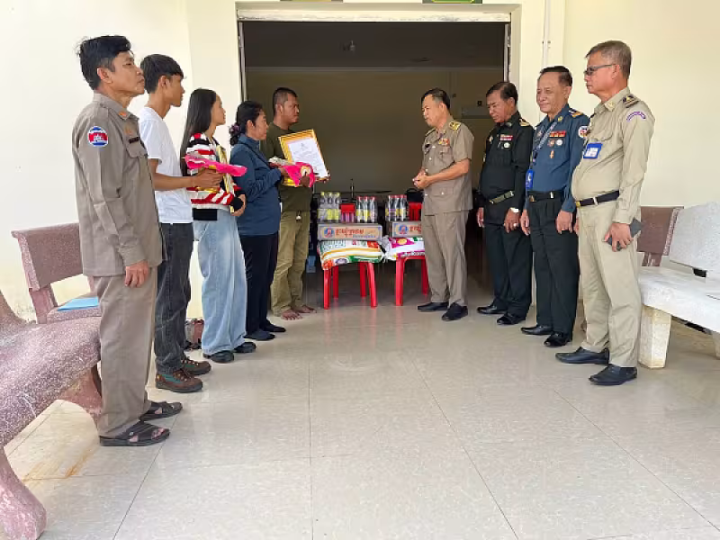 ស.អ.ក ខេត្តតាកែវ នាំយកថវិកាបេឡាមរណសង្រ្គោះជូនគ្រួសារសពអតីតយុទ្ធជនចំនួន ៣គ្រួសារ  - Image 5