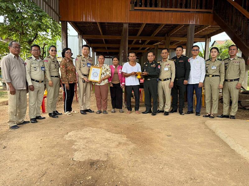 ស.អ.ក ខេត្តក្រចេះ នាំយកថវិកាបេឡាមរណសង្រ្គោះជូនគ្រួសារសពអតីតយុទ្ធជនចំនួន ៣គ្រួសារ  - Image 3