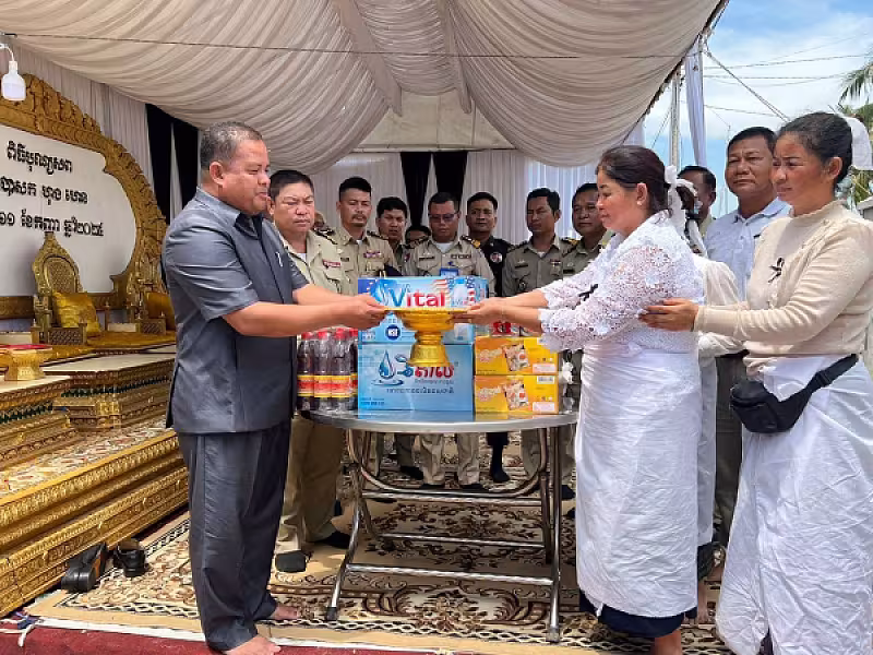 ស.អ.ក ស្រុកកណ្ដាលស្ទឹងនាំយកថវិកាបេឡាមរណសង្រ្គោះជូនគ្រួសារសពអតីតយុទ្ធជនមួយគ្រួសារ  - Image 3