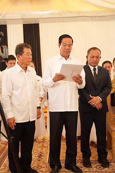 ឯកឧត្តម ជួន ជីវិន ជំនួយការ សម្តេចមហាបវរធិបតី ហ៊ុន ម៉ាណែត នាយករដ្ឋមន្រ្តីនៃព្រះរាជាណាចក្រកម្ពុជា បានអញ្ជើញគោរពវិញ្ញាណក្ខន្ធសព ឯកឧត្តម ឧត្តមសេនីយ៍ឯក ច័ន្ទ លំផាត់ - Image 3