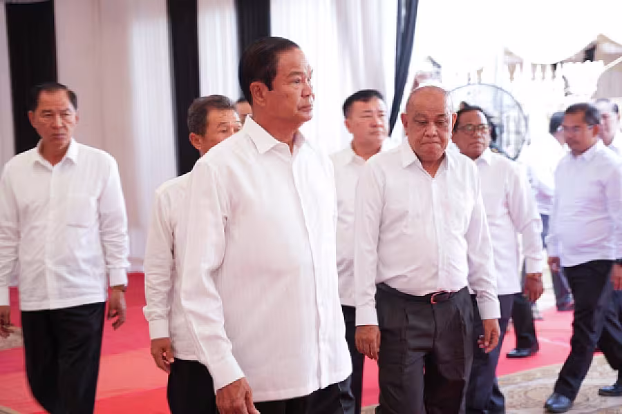 ឯកឧត្តម នាយឧត្តមសេនីយ៍កិត្តិសង្គហបណ្ឌិត គន់ គីម បានដឹកនាំគណៈប្រតិភូ និងឯកឧត្តម អគ្គលេខាធិការរង ស.អ.ក អញ្ជើញគោរពវិញ្ញាណក្ខន្ធសព ឯកឧត្តម ឧត្តមសេនីយ៍ឯក ច័ន្ទ លំផាត់ - Image 4