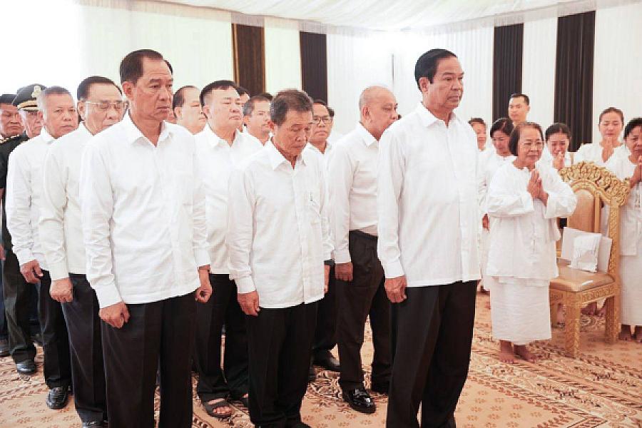 ឯកឧត្តម នាយឧត្តមសេនីយ៍កិត្តិសង្គហបណ្ឌិត គន់ គីម បានដឹកនាំគណៈប្រតិភូ និងឯកឧត្តម អគ្គលេខាធិការរង ស.អ.ក អញ្ជើញគោរពវិញ្ញាណក្ខន្ធសព ឯកឧត្តម ឧត្តមសេនីយ៍ឯក ច័ន្ទ លំផាត់ - Image 6