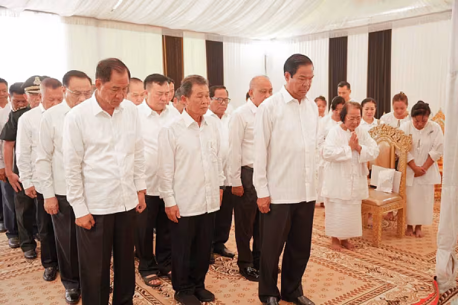 ឯកឧត្តម នាយឧត្តមសេនីយ៍កិត្តិសង្គហបណ្ឌិត គន់ គីម បានដឹកនាំគណៈប្រតិភូ និងឯកឧត្តម អគ្គលេខាធិការរង ស.អ.ក អញ្ជើញគោរពវិញ្ញាណក្ខន្ធសព ឯកឧត្តម ឧត្តមសេនីយ៍ឯក ច័ន្ទ លំផាត់ - Image 7