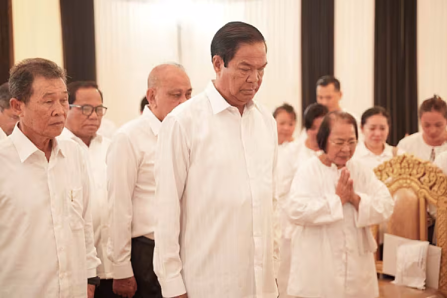 ឯកឧត្តម នាយឧត្តមសេនីយ៍កិត្តិសង្គហបណ្ឌិត គន់ គីម បានដឹកនាំគណៈប្រតិភូ និងឯកឧត្តម អគ្គលេខាធិការរង ស.អ.ក អញ្ជើញគោរពវិញ្ញាណក្ខន្ធសព ឯកឧត្តម ឧត្តមសេនីយ៍ឯក ច័ន្ទ លំផាត់ - Image 8