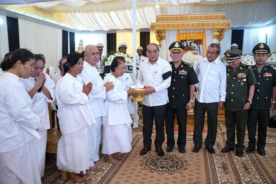 ឯកឧត្តម ឧត្តមសេនីយ៍ឯក សៀក សុជាតិ បានដឹកនាំគណៈប្រតិភូ អញ្ជើញគោរពវិញ្ញាណក្ខន្ធសព ឯកឧត្តម ឧត្តមសេនីយ៍ឯក ច័ន្ទ លំផាត់ - Image 5