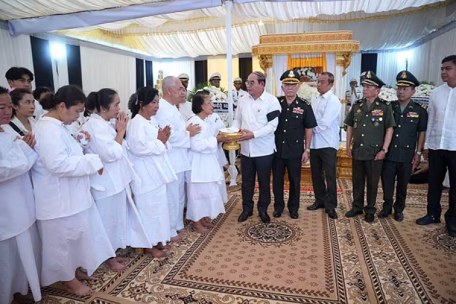 ឯកឧត្តម ឧត្តមសេនីយ៍ឯក សៀក សុជាតិ បានដឹកនាំគណៈប្រតិភូ អញ្ជើញគោរពវិញ្ញាណក្ខន្ធសព ឯកឧត្តម ឧត្តមសេនីយ៍ឯក ច័ន្ទ លំផាត់ - Image 8