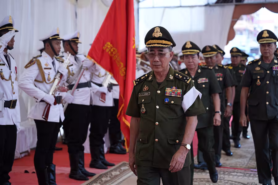 ឧត្តមសេនីយ៍ឯក ជា សុវណ្ណទុម អញ្ជើញគោរពវិញ្ញាណក្ខន្ធសពឧត្តមសេនីយ៍ឯក ច័ន្ទ លំផាត់  នាយរងសេនាធិការចម្រុះនៃកងយោធពលខេមរភូមិន្ទ - Image 2