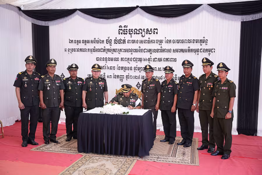 ឧត្តមសេនីយ៍ទោ ចេង ផាន់ អញ្ជើញគោរពវិញ្ញាណក្ខន្ធសព ឯកឧត្តម ឧត្តមសេនីយ៍ឯក ច័ន្ទ លំផាត់ - Image 9