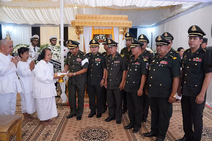 ឧត្តមសេនីយ៍ទោ ចេង ផាន់ អញ្ជើញគោរពវិញ្ញាណក្ខន្ធសព ឯកឧត្តម ឧត្តមសេនីយ៍ឯក ច័ន្ទ លំផាត់ - Image 10