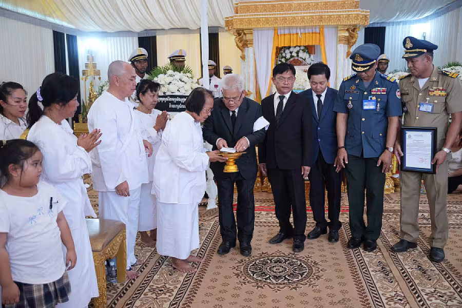 ឯកឧត្តម ផេង សិទ្ធី អញ្ជើញគោរពវិញ្ញាណក្ខន្ធសព ឯកឧត្តម ឧត្តមសេនីយ៍ឯក ច័ន្ទ លំផាត់ - Image 3