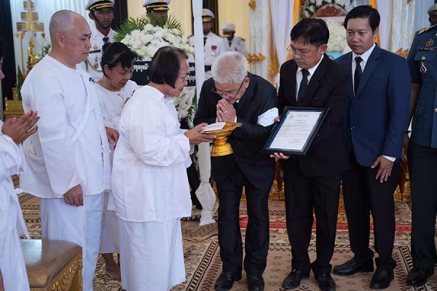 ឯកឧត្តម ផេង សិទ្ធី អញ្ជើញគោរពវិញ្ញាណក្ខន្ធសព ឯកឧត្តម ឧត្តមសេនីយ៍ឯក ច័ន្ទ លំផាត់ - Image 4