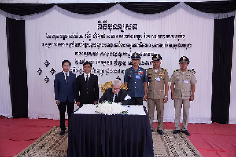 ឯកឧត្តម ផេង សិទ្ធី អញ្ជើញគោរពវិញ្ញាណក្ខន្ធសព ឯកឧត្តម ឧត្តមសេនីយ៍ឯក ច័ន្ទ លំផាត់ - Image 7