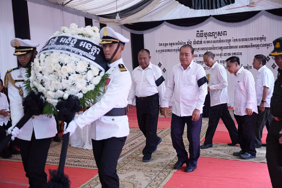 ឯកឧត្តម នាយឧត្តមសេនីយ៍ ចាប ភក្តី អញ្ជើញគោរពវិញ្ញាណក្ខន្ធសព ឯកឧត្តម ឧត្តមសេនីយ៍ឯក ច័ន្ទ លំផាត់