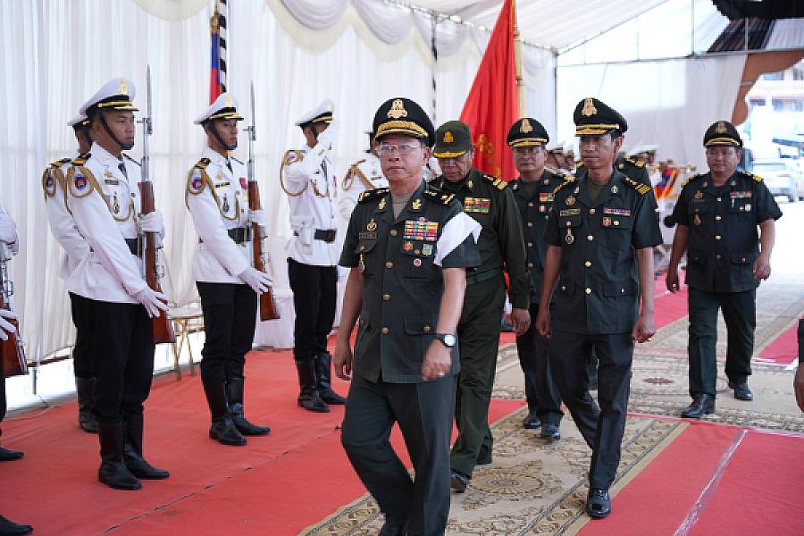 ឧត្តមសេនីយ៍ត្រី ជុំ សាមុត អញ្ជើញគោរពវិញ្ញាណក្ខន្ធសព ឯកឧត្តម ឧត្តមសេនីយ៍ឯក ច័ន្ទ លំផាត់