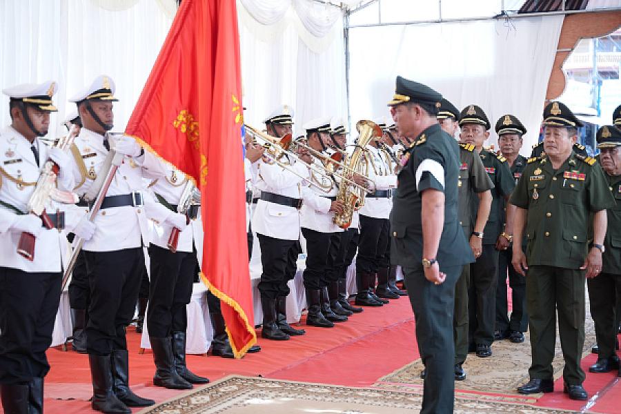 ឧត្តមសេនីយ៍ទោ ម៉ែន រ័ត្ន អញ្ជើញគោរពវិញ្ញាណក្ខន្ធសព ឯកឧត្តម ឧត្តមសេនីយ៍ឯក ច័ន្ទ លំផាត់ - Image 9