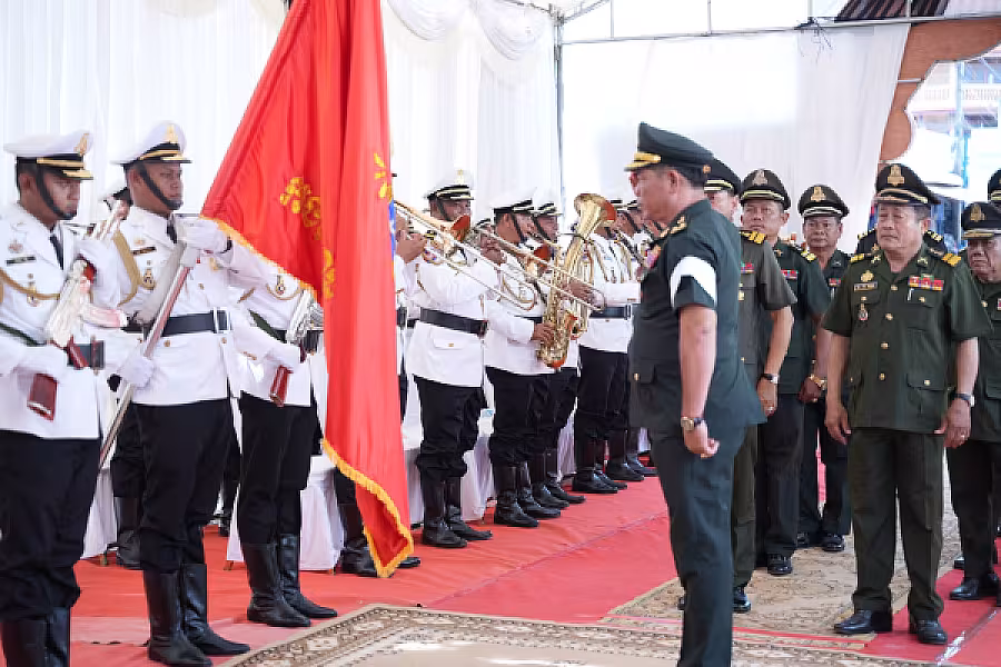 ឧត្តមសេនីយ៍ទោ ម៉ែន រ័ត្ន អញ្ជើញគោរពវិញ្ញាណក្ខន្ធសព ឯកឧត្តម ឧត្តមសេនីយ៍ឯក ច័ន្ទ លំផាត់ - Image 9