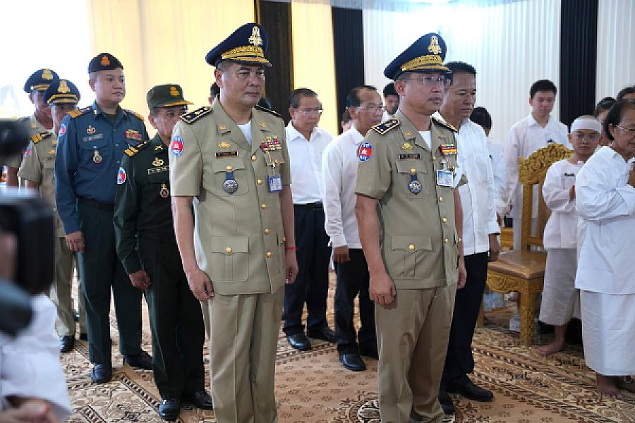 លោកឧត្តមសេនីយ៍ទោ អ៊ូ សុបុណ្ណា អញ្ជើញគោរពវិញ្ញាណក្ខន្ធសព ឯកឧត្តម ឧត្តមសេនីយ៍ឯក ច័ន្ទ លំផាត់ - Image 2