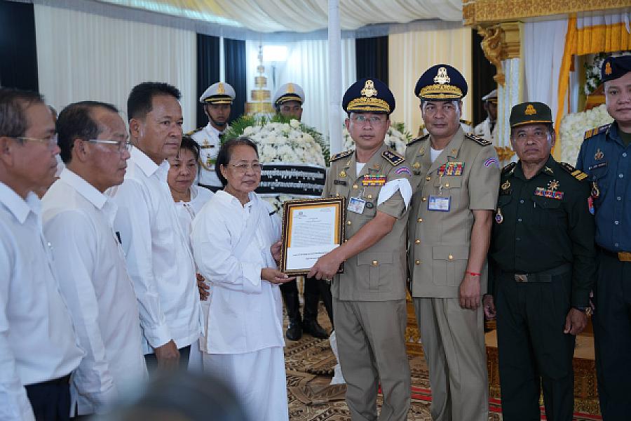 លោកឧត្តមសេនីយ៍ទោ អ៊ូ សុបុណ្ណា អញ្ជើញគោរពវិញ្ញាណក្ខន្ធសព ឯកឧត្តម ឧត្តមសេនីយ៍ឯក ច័ន្ទ លំផាត់ - Image 5