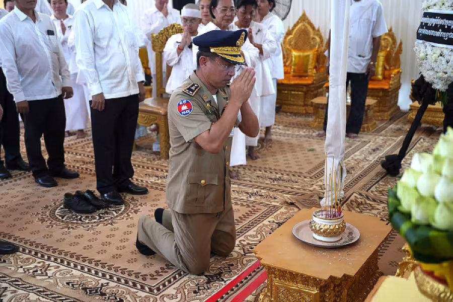 លោកឧត្តមសេនីយ៍ទោ អ៊ូ សុបុណ្ណា អញ្ជើញគោរពវិញ្ញាណក្ខន្ធសព ឯកឧត្តម ឧត្តមសេនីយ៍ឯក ច័ន្ទ លំផាត់ - Image 6