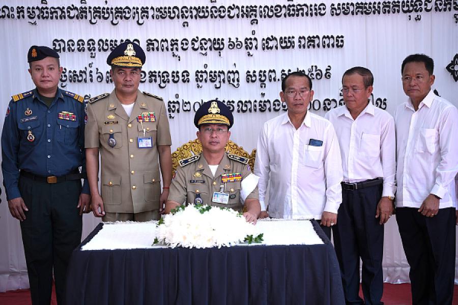 លោកឧត្តមសេនីយ៍ទោ អ៊ូ សុបុណ្ណា អញ្ជើញគោរពវិញ្ញាណក្ខន្ធសព ឯកឧត្តម ឧត្តមសេនីយ៍ឯក ច័ន្ទ លំផាត់ - Image 8