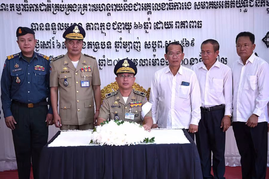 លោកឧត្តមសេនីយ៍ទោ អ៊ូ សុបុណ្ណា អញ្ជើញគោរពវិញ្ញាណក្ខន្ធសព ឯកឧត្តម ឧត្តមសេនីយ៍ឯក ច័ន្ទ លំផាត់ - Image 8